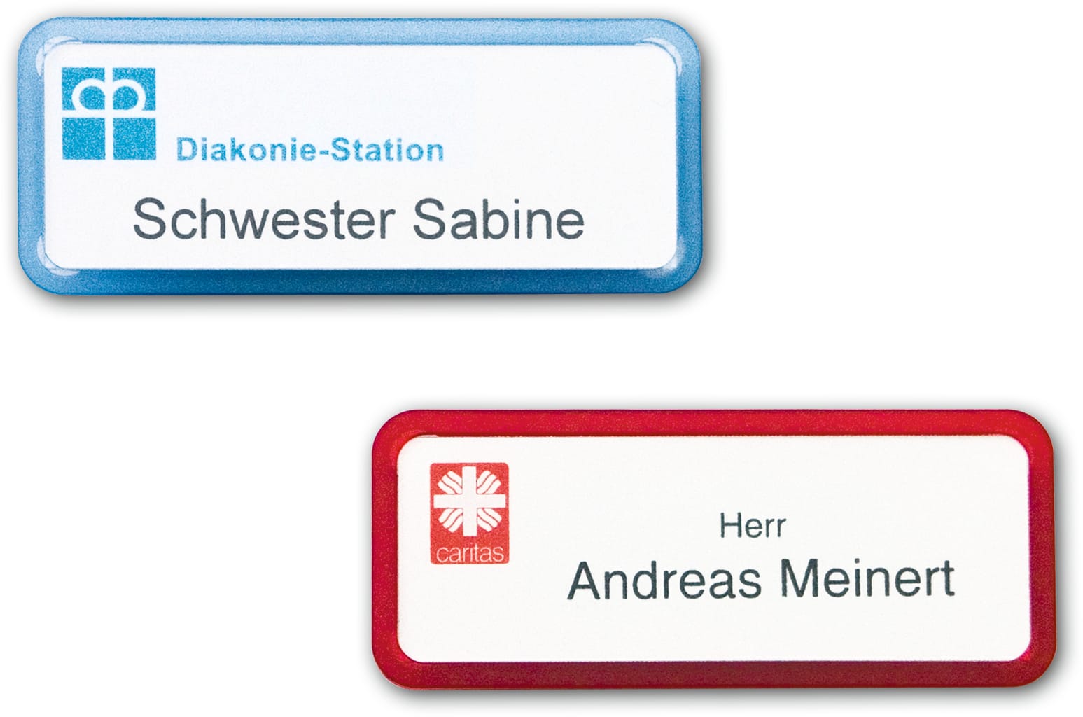 Namensschilder mit modernen Design in Rot/Blau, hochwertige Magnethalterung, Antireflex-Sichtscheibe. 
␍ Bild 2