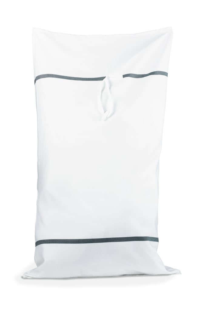 Wäschesack aus Polyester mit 12 kg Volumen, Längsöffnung & Knebelverschluss. Farbkennzeichnung möglich – ideal für organisierte Wäscheaufbewahrung. Bild 1