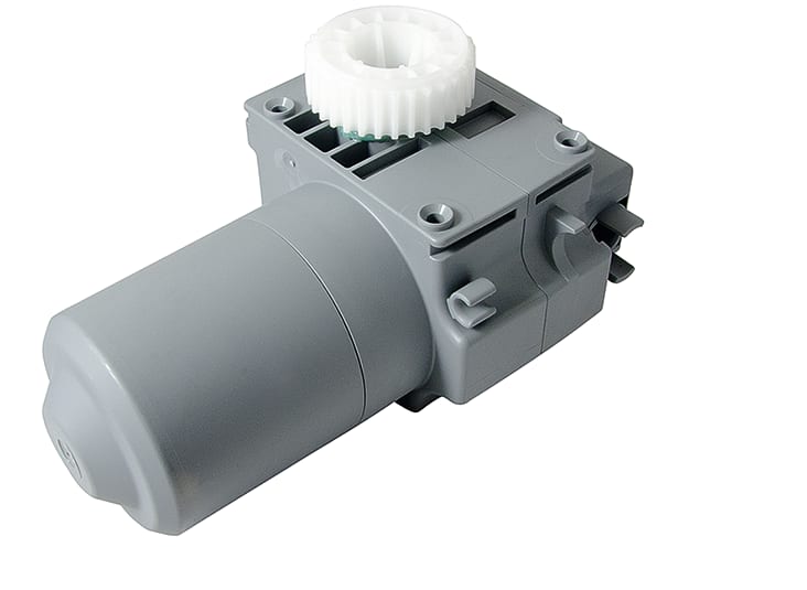 Der Getriebemotor für Pflegebett Völker kann für die Modelle 2080, 2080 S, 3080 und 3080 S genutzt werden. Das Kunststoff-Gehäuse ist grau. Bild 1