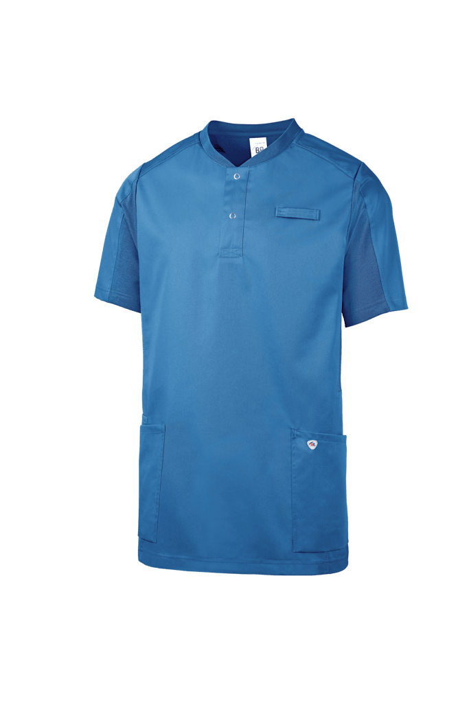 Kasack mit Druckknopfleiste, Piqueeinsätzen, Namensschildschlaufe, Seitentasche & Piepertasche – funktional, bequem und ideal für den Berufsalltag.
␍ Bild 1