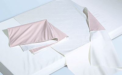 Diese Krankenunterlage mit flügeln ist versteppt mit Saugvlies und PVC-beschichtet, bietet optimalen Schutz und Komfort. Ideal für die Pflege! Bild 1