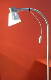 Lieferung inklusive LED Leuchtmittel, inkl. beleuchteten Endschalter. Ein Trafo mit Stecker ist enthalten