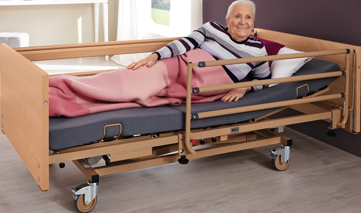 Pflegebett Westfalia IV 284050: Ideal für Heimpflege. Elektrische Verstellung. Einfacher Aufbau. 
␍ Bild 1