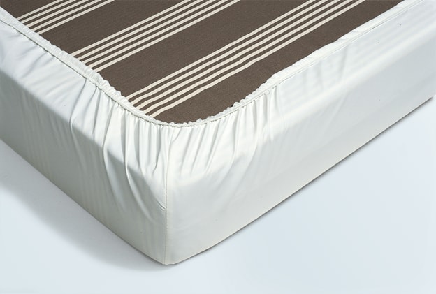 Schwer entflammbare Matratzenschutzhaube mit PU-Beschichtung – atmungsaktiv, antibakteriell und hygienisch abwischbar für optimalen Schutz. Bild 1