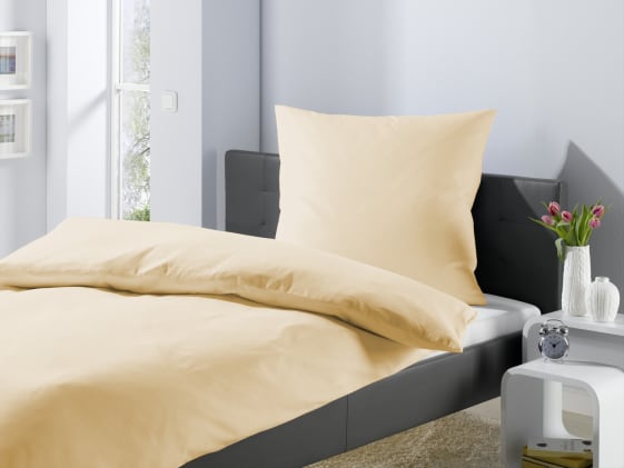 ​Reißfester und gekämmter Bettbezug mit seidigem Glanz und 2mm breiten Streifen. Das Kopfkissen kann gesondert bestellt werden. Bild 1