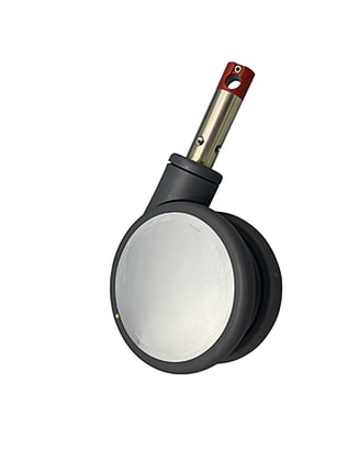 Die leitfähige Rolle für Klinikbett Stiegelmeyer Seta ​hat einen Durchmesser von 150 mm und ist eine Silbergraue Lenksperrrolle vom Hersteller Steinco.
␍ Bild 1