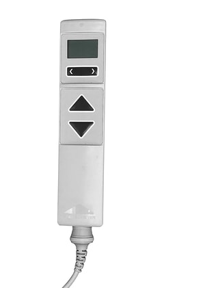 Der Handschalter für Pflegebett Stiegelmeyer ist mit Telefonstecker und inklusive Haken zu kaufen. Er hat 4 Tasten. Bild 1