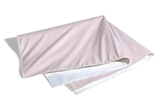 Diese Unterlage ist versteppt und mit einer PU-Beschichtung versehen, die zuverlässigen Schutz bietet. Rundum gekettelt für zusätzliche Haltbarkeit. Bild 1