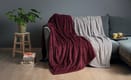 Feincord Kuscheldecke mit eleganter Cordoptik – weich, warm & in verschiedenen Farben erhältlich. Ideal für gemütliche Momente in jeder Umgebung. Bild 1